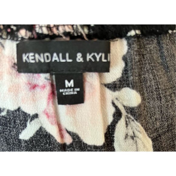 Kendall & Kylie Floral Off Shoulder Blouse - Picture 5 of 5